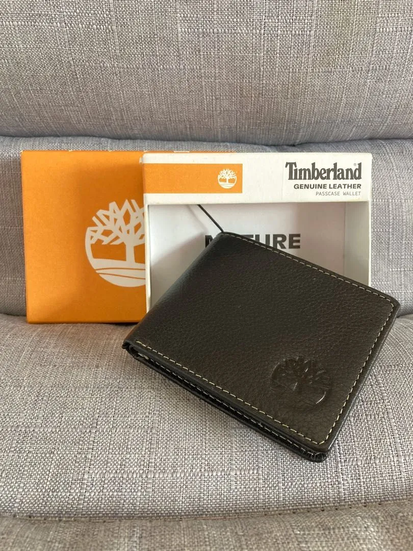 Timberland Men’s Genuine Leather Passcase Wallet